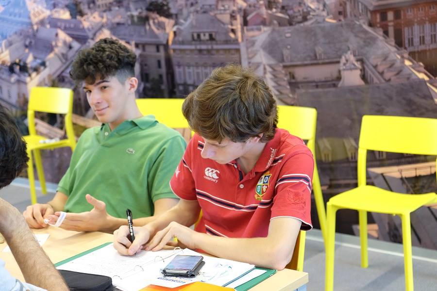 PCTO 2018 - Due studenti del Liceo Cassini nella sede di Liguria Digitale