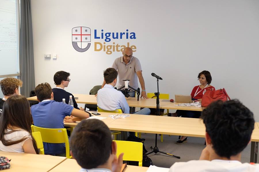 PCTO 2018 - Fabrizio Biancardi durante una lezione agli studenti del Liceo Cassini