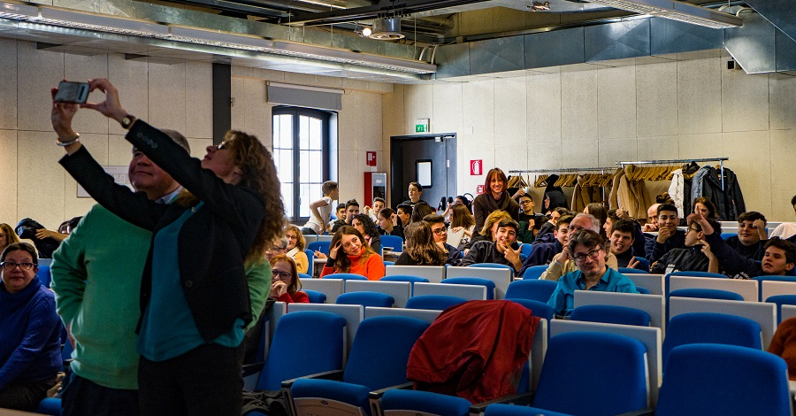 Ilaria Cavo e il selfie con i partecipanti