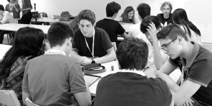 PCTO 2018, un gruppo di liceali nella server farm di Liguria Digitale